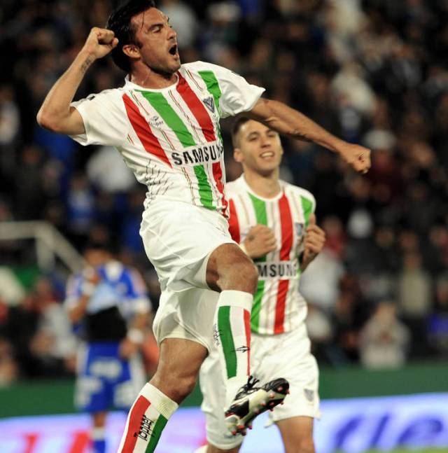 FESTEJO-Cubero-segundo-Velez-Telam_CLAIMA20130923_0173_14