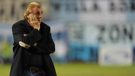 Mostaza-Merlo-preocupado-Racing-Telam_CLAIMA20131018_0264_17