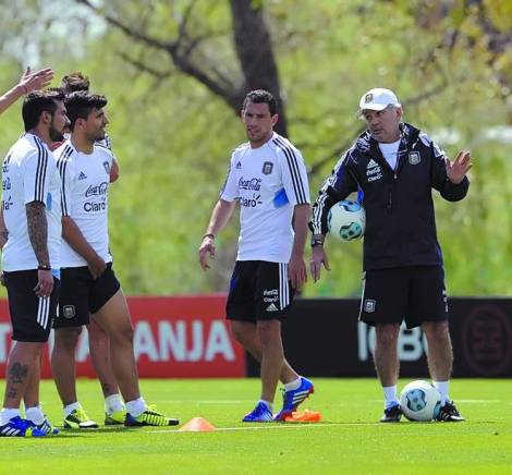 Sabella-Lavezzi-Rodriguez-GUSTAVO-GARELLO_CLAIMA20131009_0048_14