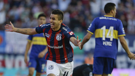 Correa-celebra-triunfo-Boca-AP_CLAIMA20131103_0182_17