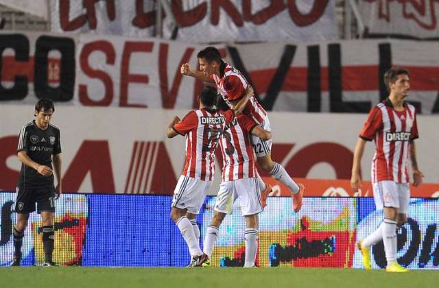 Monumental-festejo-Estudiantes-Telam_CLAIMA20131103_0184_14