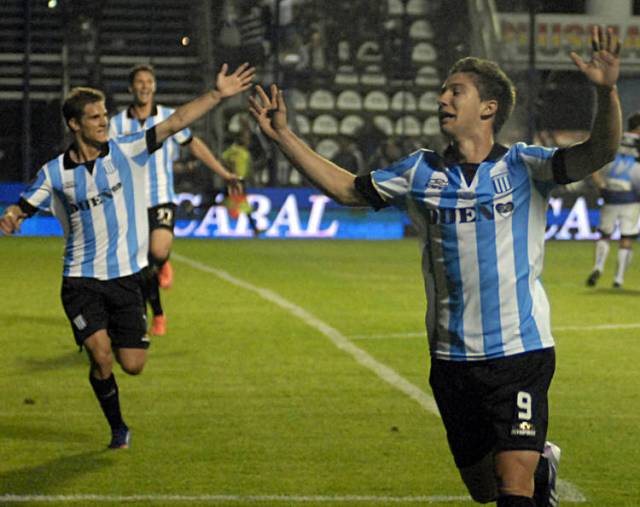 Vietto-celebra-primero-Zuculini-Telam_CLAIMA20131102_0187_14