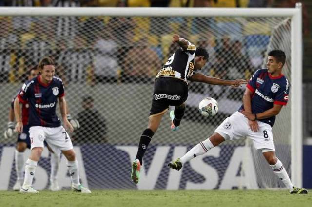 Golazo-Wallyson-convertir-Botafogo-Reuter_CLAIMA20140211_0156_14