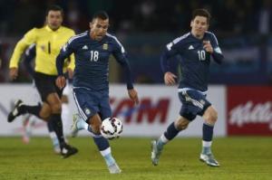 Argentina's Carlos Tevez runs with the ball next to teammate Lionel Messi (10) during their first round Copa America 2015 soccer match against Uruguay at Estadio La Portada in La Serena, Chile, June 16, 2015.   REUTERS/Marcos Brindicci
