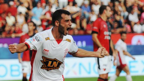 Agencia Santa fe Ole - Clarín fotóg: Hugo Pascucci Sabado, 06 de junio de 2015 Colon vs Huracán - FTP CLARIN - PHPcolhur007.jpg - Z FTP Almeida - almeida