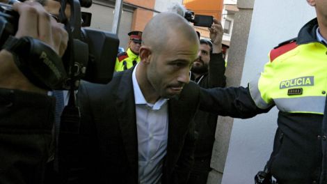 1446118882-mascherano