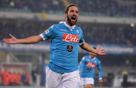 Napoli's Gonzalo Higuain exults after scoring the goal of 0-1 during the italian serie A soccer match AC Chievo Verona ? SSC Napoli at Bentegodi stadium in Verona, 25 October 2015. ANSA / GIUSEPPE ZANARDELLI