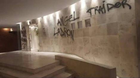 Pintadas-Angel-Lozano-Excursionistas-Twitter_CLAIMA20151203_0510_28