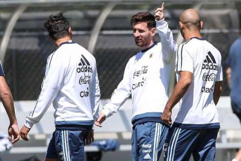Messi-practica_OLEIMA20160608_0139_28