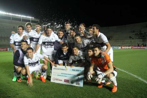 festejo-Gimnasia_OLEIMA20160817_0292_28