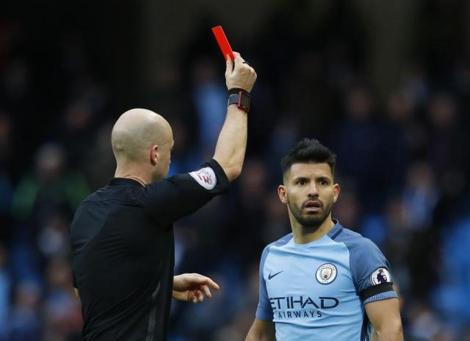 manchester-anthony-referee-sergio-aguero-taylor-shown_49a55254-b969-11e6-85ae-b37d8b2b78fb