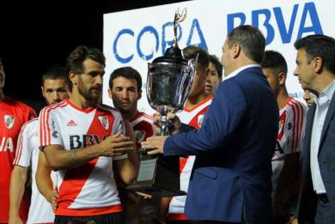 ponzio-recibe-copa_oleima20170218_0067_28