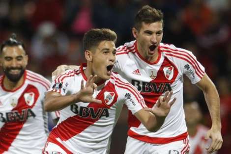 Alario-festeja-Martinez-Quarta-Rojas_OLEIMA20170316_0001_28