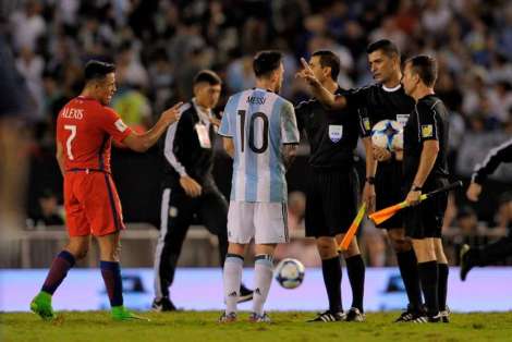 Messi-protesta-Ricci-asistentes-Chile_OLEIMA20170327_0168_28