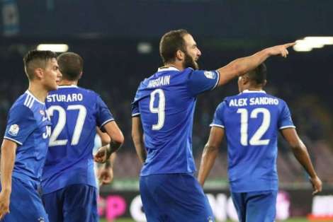 Festejo-descarga-Higuain-Napoli_OLEIMA20170405_0176_28