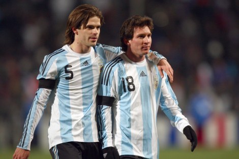 Lionel+Messi+Fernando+Gago+France+v+Argentina+AQngRn0qSxPl (1)